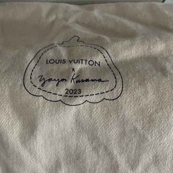 LOUIS VUITTON x Yayoi Kusama LVxYK Epi Marerini 2WAY - Picture 12 of 13